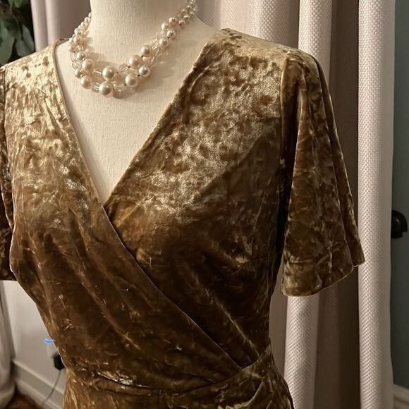 Ralph Lauren Women’s 8 crushed velvet gorgeous holiday gold formal midi dress - Picture 5 of 16